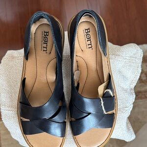 Born Women's Black and Tan Sandals